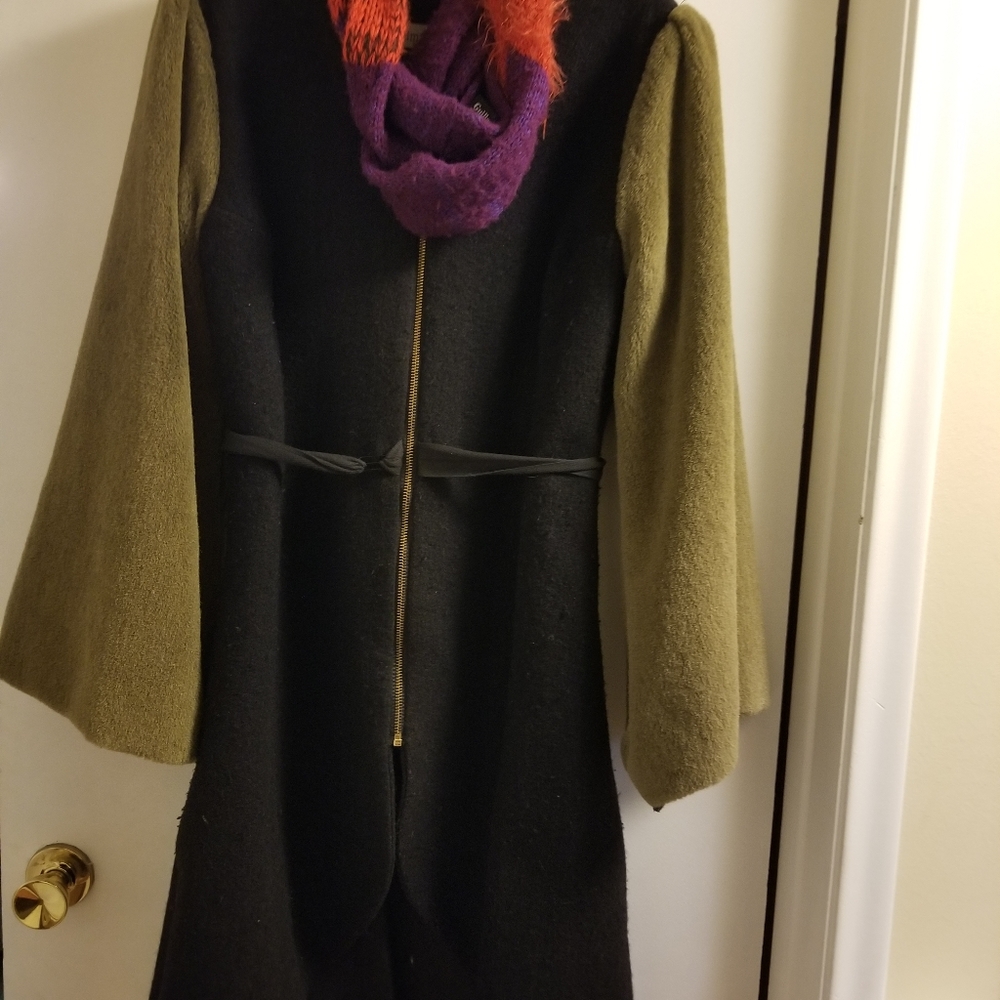 Womens fashion Wool Coat, keeps you nice and warm.